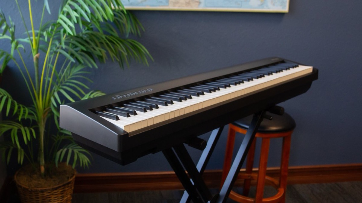 Roland FP-10 и FP-30X — что выбрать