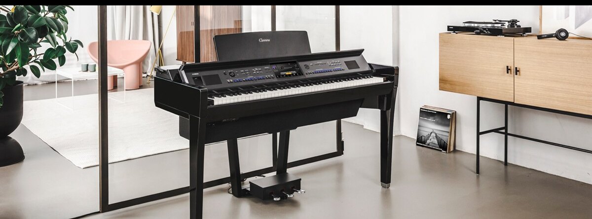 Цифровое пианино Yamaha Clavinova CVP-909 с цветным сенсорным экраном на корпусе
