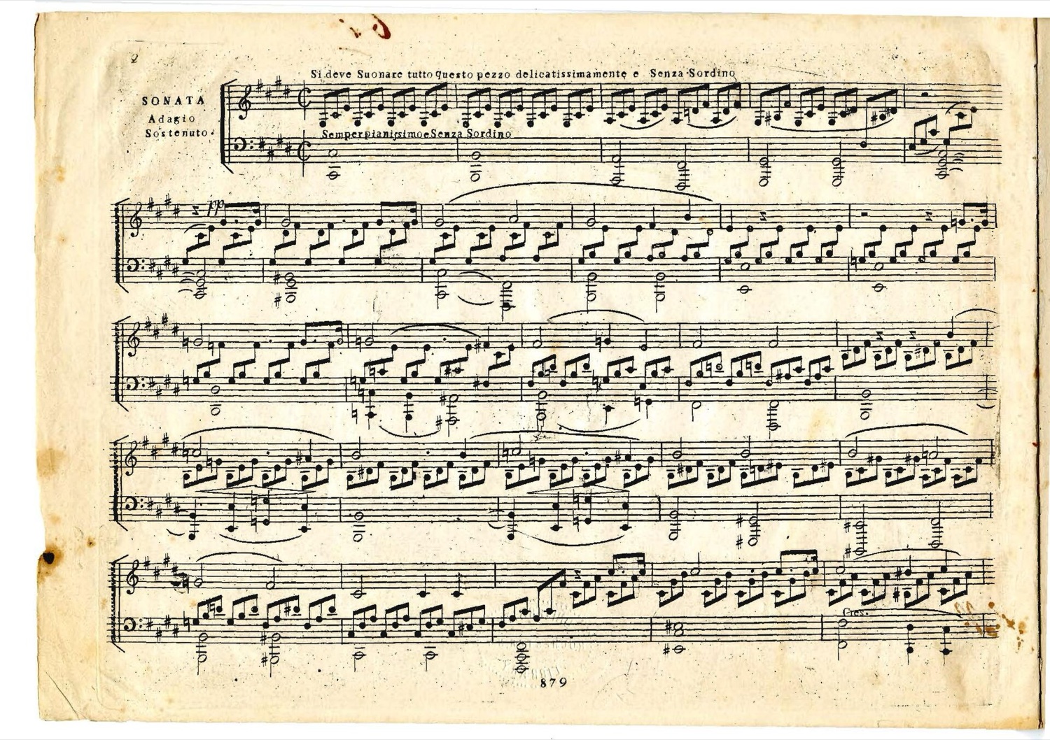 Пожелтевшая гравированная страница нот: заголовок Sonata, Adagio sostenuto, над первой строкой ремарка Si deve suonare tutto questo pezzo delicatissimamente e Senza Sordino, в правой руке триоли восьмых, в левой целые октавы, внизу номер доски 879