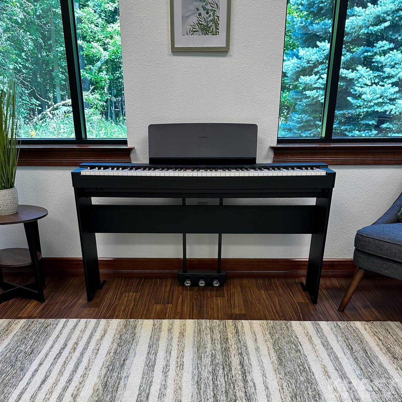 Yamaha P-225 — портативное цифровое пианино в интерьере